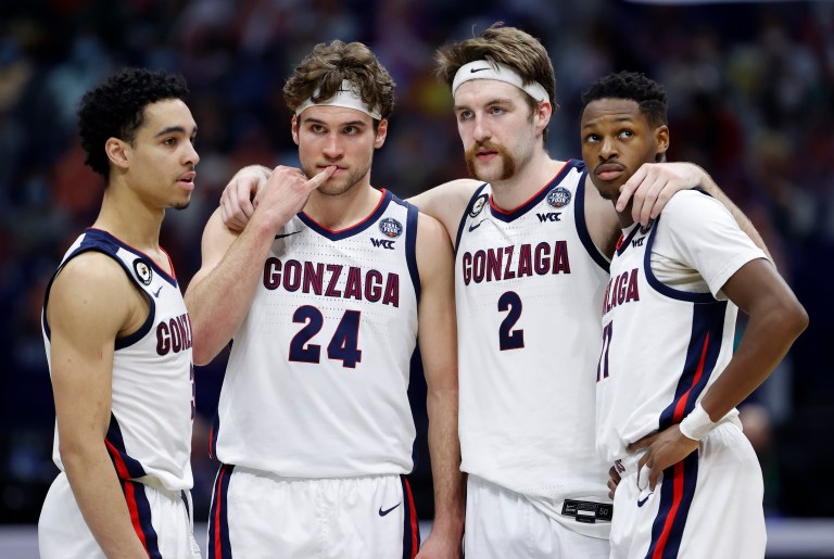 Who is the last college basketball team to go undefeated, how many teams have done that