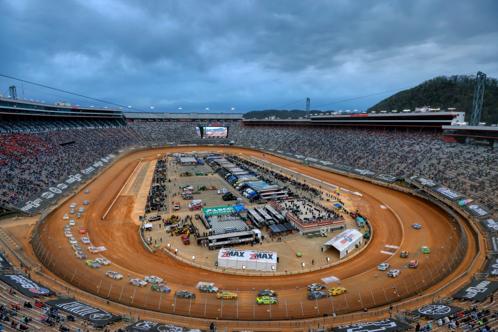 NASCAR odds: Breaking down race week lines for Sunday’s Food City Dirt Race at Bristol Motor Speedway
