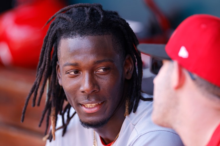 Elly De La Cruz turns on jets, runs out infield single [Video]