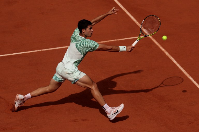Carlos Alcaraz hits beautiful no-look winner, Novak Djokovic can only applaud in French Open Men’s semifinal [VIDEO]