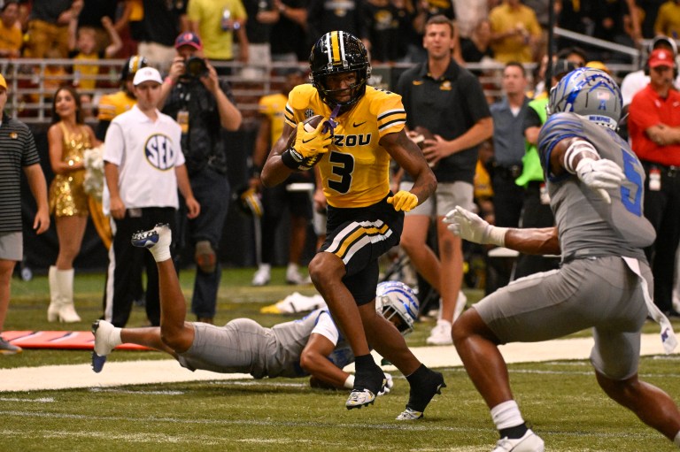Mizzou WR Luther Burden playing through leg injury vs. Memphis