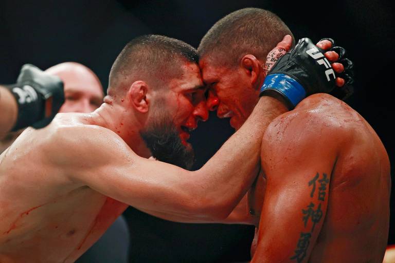 UFC 294 Parlay Best Bets Today: B/R Betting Parlay Picks for UFC 294 on DraftKings Sportsbook