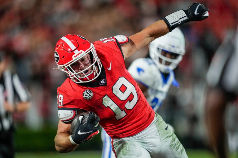 Georgia’s TE Brock Bowers injured, status, for rest of game vs. Vanderbilt