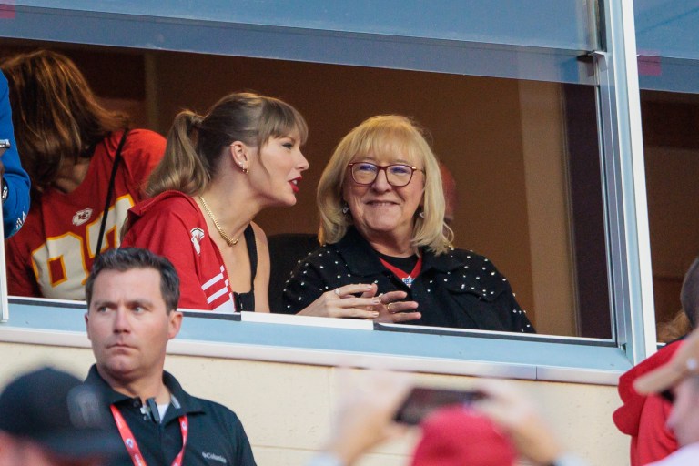 Taylor Swift to attend Chiefs-Chargers game this afternoon. Are L.A.’s upset hopes doomed?