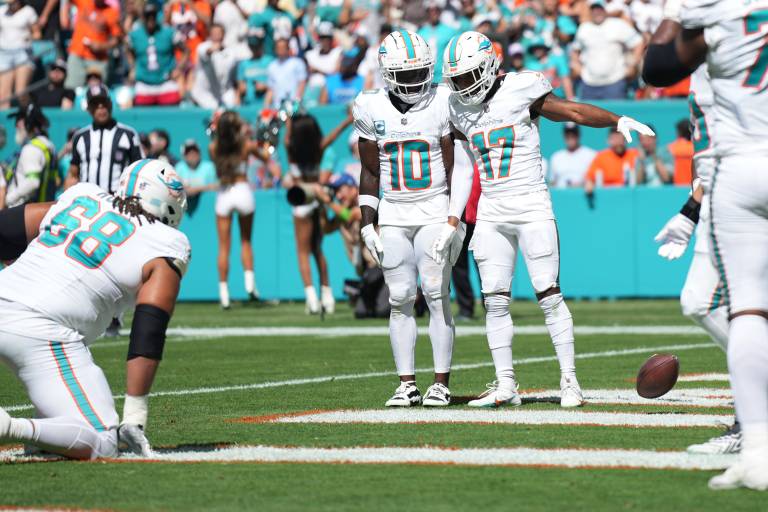 Best player prop bets for Dolphins vs. Eagles in Sunday Night Football in Week 7