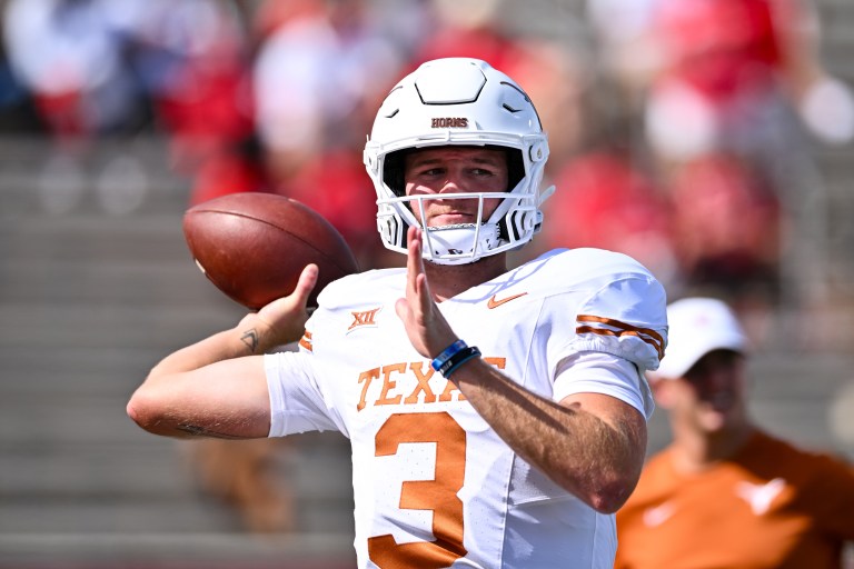 Report: Texas QB Quinn Ewers suffers AC joint injury