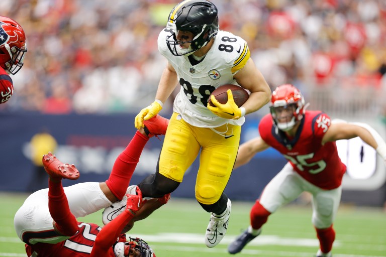 Pat Freiermuth worth waiver wire add to fantasy football lineups ahead of Week 13