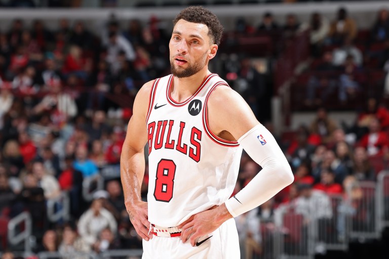 Bulls SG Zach LaVine dealing with knee injury Wednesday vs. Magic