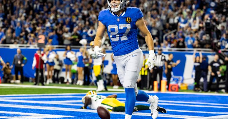 Fantasy Football Value Picks: NFL Week 13 Fantasy Sit/Starts, DraftKings DFS Value Picks and Fades