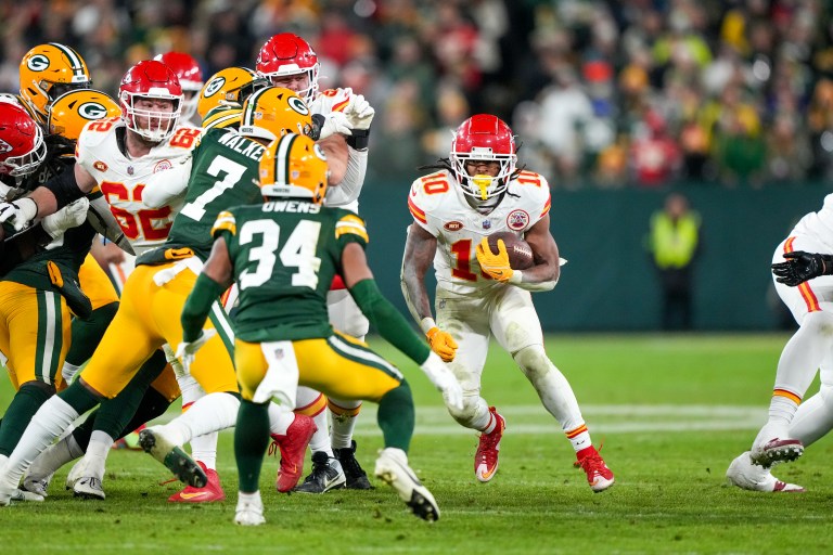 Isiah Pacheco ejected after throwing punch on SNF vs. Packers