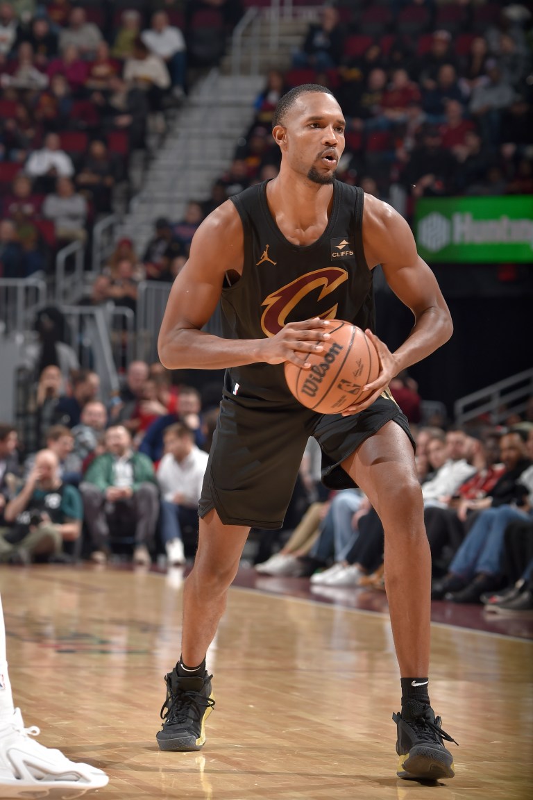 Report: Cavaliers PF Evan Mobley out 6-8 weeks after undergoing knee surgery