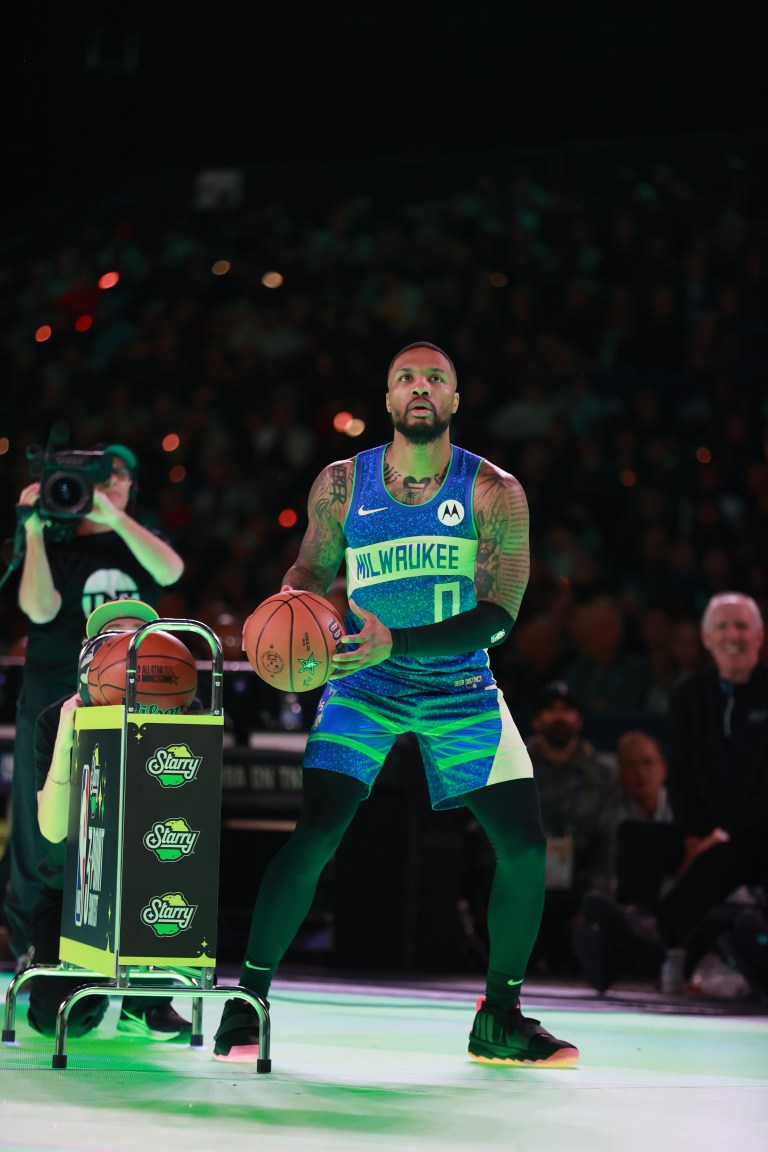 Bucks PG Damian Lillard hits final shot on final rack to defend 3-point Contest crown [VIDEO]