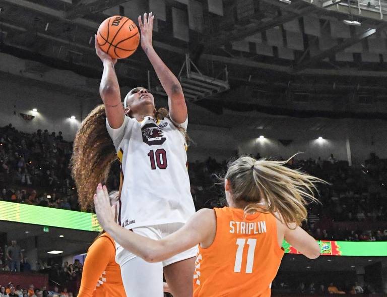 South Carolina’s Kamilla Cardoso banks in a three to stay undefeated [VIDEO]
