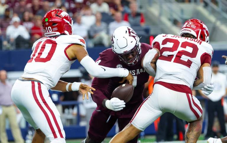 No. 3 Texas vs. Arkansas Week 12 College Football Picks & Predictions on DraftKings Sportsbook