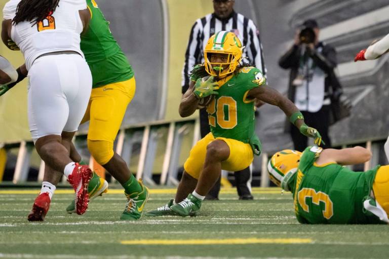 No. 1 Oregon vs. Wisconsin Week 12 College Football Picks & Predictions on DraftKings Sportsbook