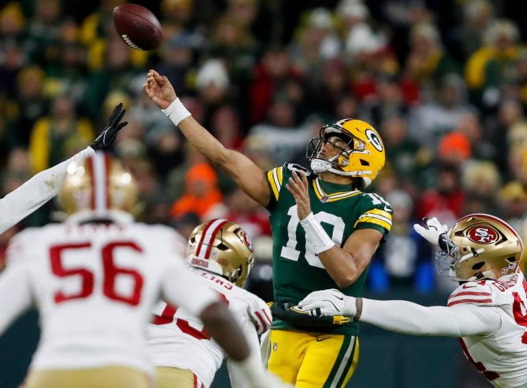 Packers vs. Dolphins Week 13 Picks & Predictions on DraftKings Sportsbook