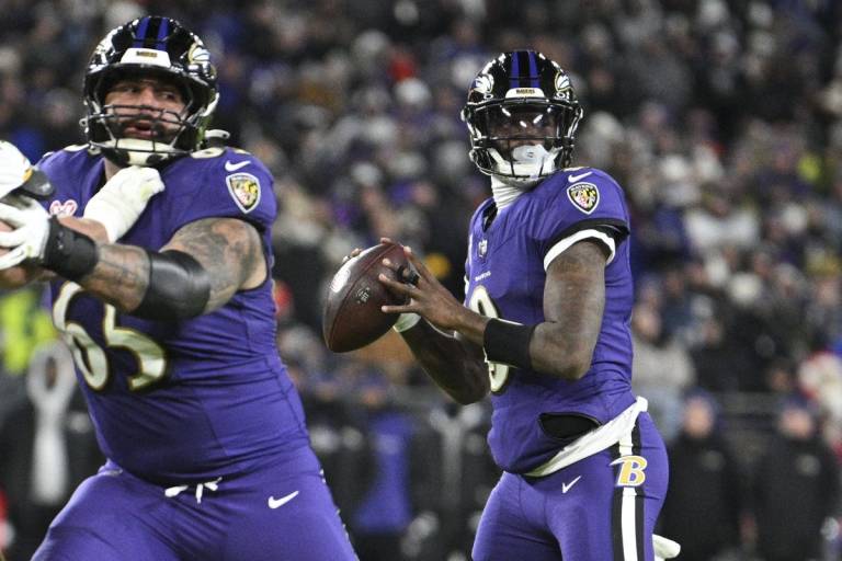 Ravens vs. Texans Week 17  NFL Picks & Predictions on DraftKings Sportsbook for Christmas Day