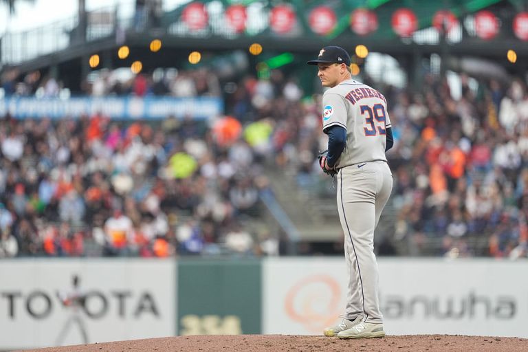Fantasy Baseball Cheat Sheet: Top DraftKings MLB DFS Plays for Saturday 8/15/26