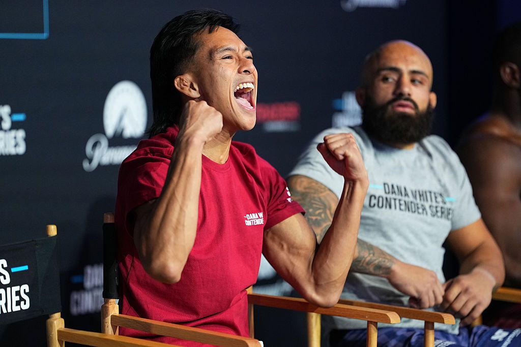 Which fighters got UFC contracts on DWCS Week 1, Season 10?
