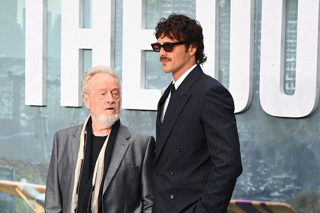 The Dog Stars Ratings: Rotten Tomatoes, IMDb, Metacritic & More