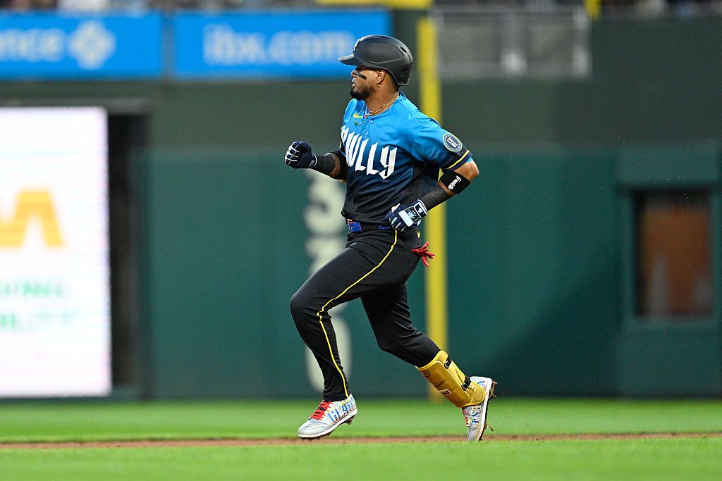 What happened to Luis Arraez? Live injury updates for Phillies vs. Cardinals on Saturday 8/22/26
