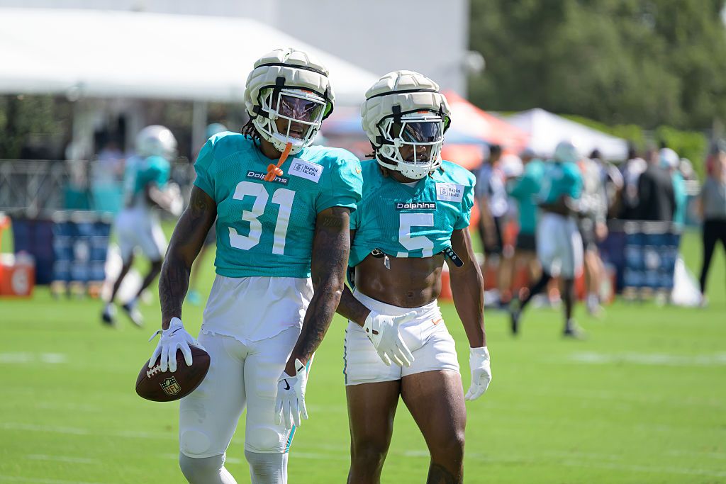 Is Jaylen Wright a better Week 4 waiver wire pickup than Ollie Gordon II?