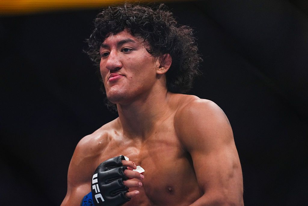 Picks, Best Bets for UFC Fight Night: Rosas Jr. vs. Barcelos