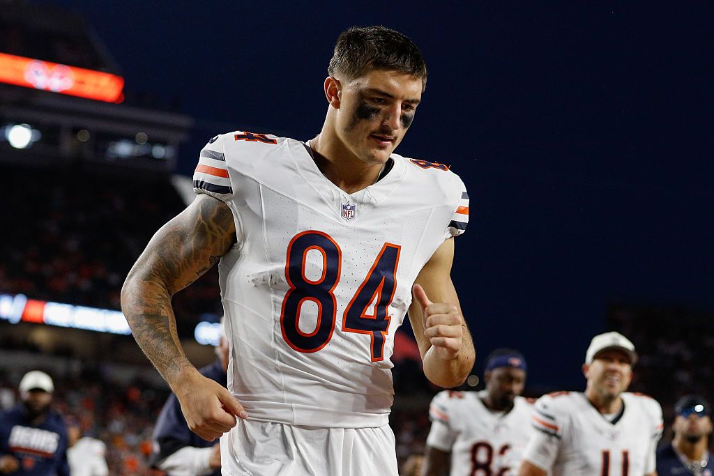 Is Cole Kmet, not Colston Loveland, the fantasy TE to own in Chicago?