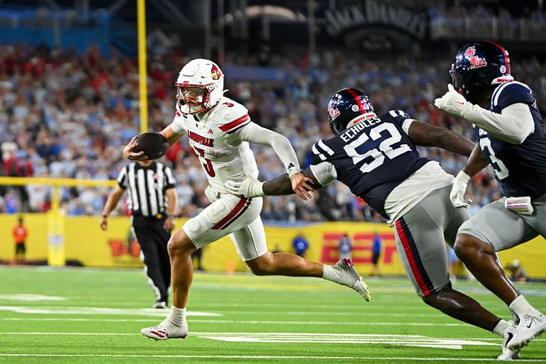 How the Public Is Betting Villanova vs. #24 Louisville in College Football Week 2