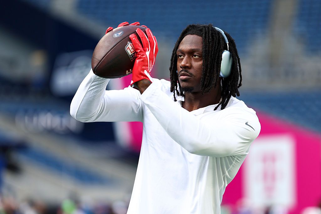 What happened to A.J. Brown? Live injury updates for Seahawks vs. Patriots on Wednesday 9/9/26
