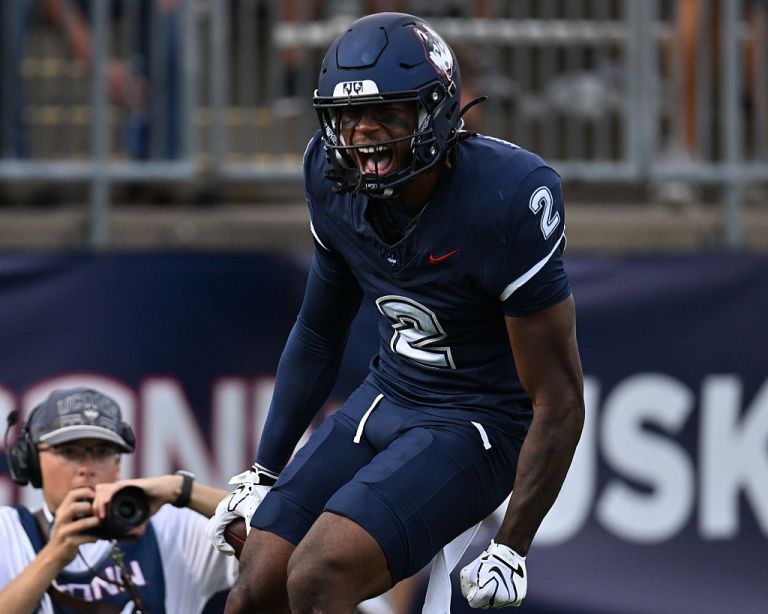 UMass Minutemen vs. UConn Huskies pick, prediction for College Football Week 8 on Friday 10/23/26