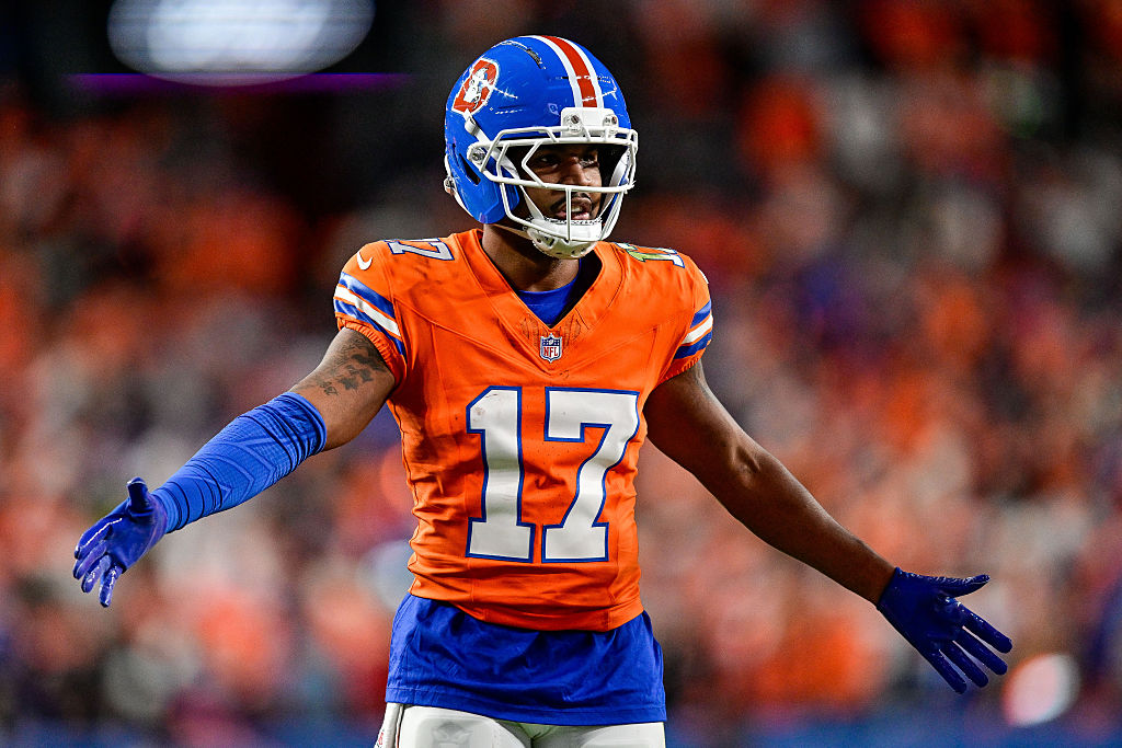 What happened to Jaylen Waddle? Live injury updates for Broncos vs. Cardinals on Sunday 10/25/26