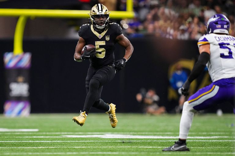 Is either Alvin Kamara or Kendre Miller still worth starting in Week 6?