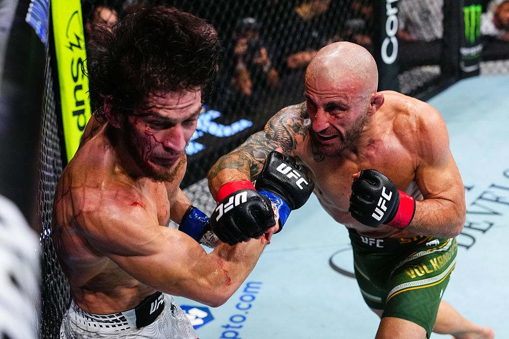 Who won the Alexander Volkanovski vs. Movsar Evloev fight? Live Featherweight title updates from UFC 333 