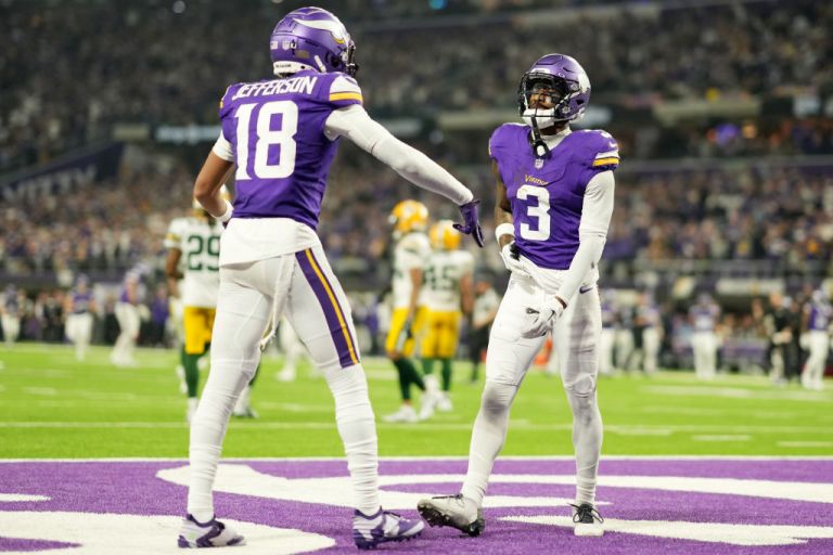Minnesota Vikings vs. Chicago Bears prediction, pick for NFL Week 11 on Sunday 11/16/25