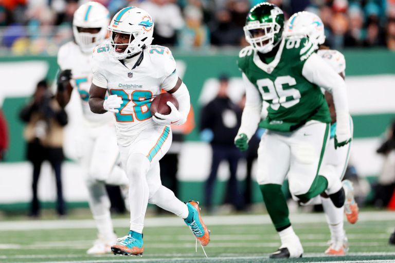 NFL Best Bets: Tony Gonzalez’s Parlay Picks for Bills vs. Dolphins Week 3 Thursday Night Football