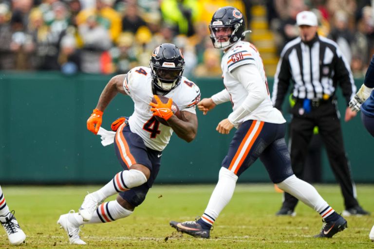 D’Andre Swift best prop bets for Bears vs. Vikings in Week 1 on Monday 9/8/25