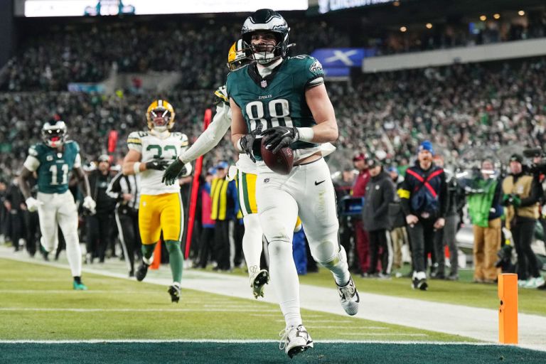 Dallas Goedert best prop bets for Eagles vs. Packers on Monday Night Football Week 10