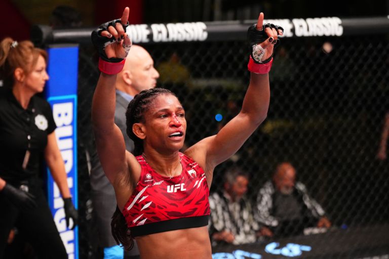 Prediction, pick for Angela Hill vs. Jingnan Xiong at UFC Macau