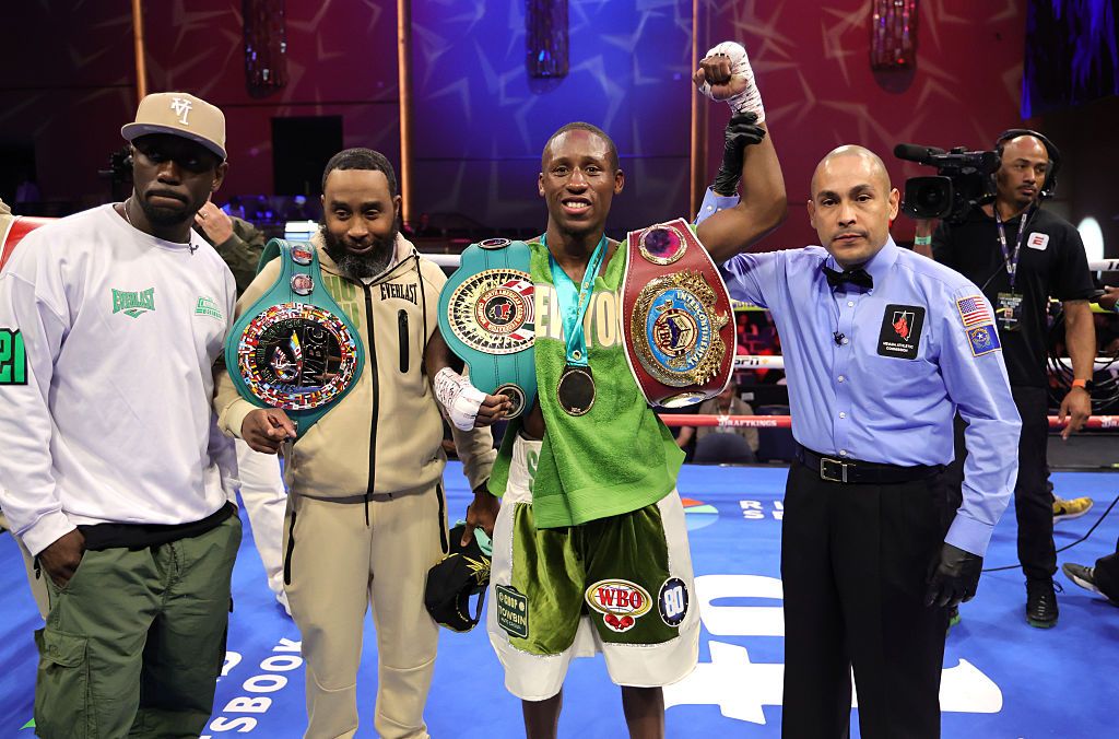 Who won the Bruce ‘Shu Shu’ Carrington vs. Rene Palacios fight? Live WBC Featherweight title updates