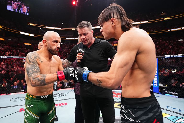 How the public is betting Alexander Volkanovski vs. Diego Lopes 2 at UFC 325