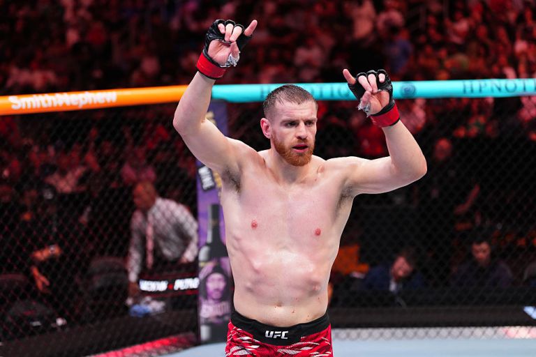 Prediction, pick for Edmen Shahbazyan vs. Andre Muniz at UFC 320
