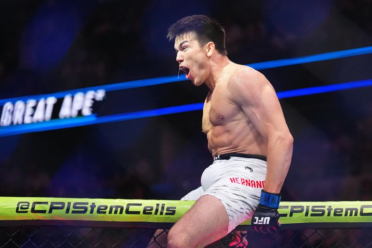 Prediction, pick for Alexander Hernandez vs. Diego Ferreira at Noche UFC