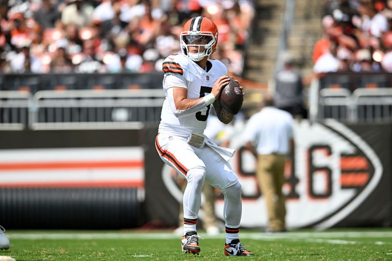 Is Dillon Gabriel a quarterback streamer to add for fantasy football Week 5?