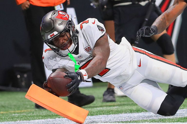 Will Bucky Irving split snaps with Sean Tucker and Rachaad White if he returns in Week 11?