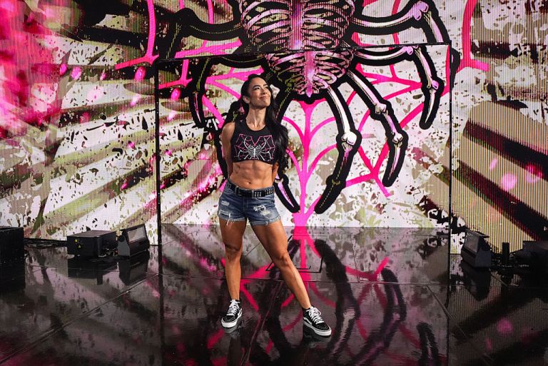 WWE SmackDown (9/5) Recap & Takeaways: AJ Lee and Brock Lesnar make shocking returns