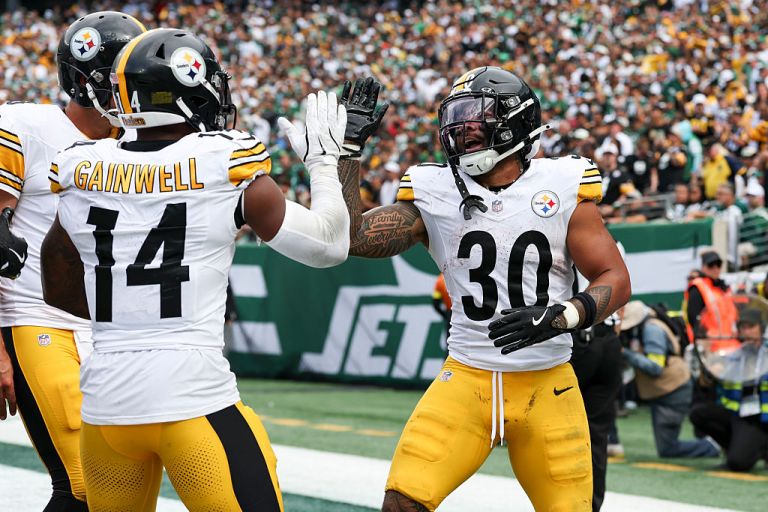 NFL Week 15 Start or Sit: Kenneth Gainwell or Jaylen Warren?