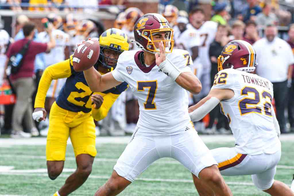 Kent State Golden Flashes vs. Central Michigan Chippewas prediction, pick for Wednesday 11/19/25