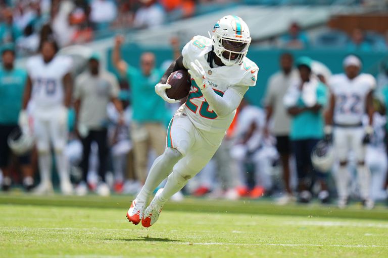 Best De’Von Achane prop bets for Dolphins at Bills on Thursday Night Football Week 3