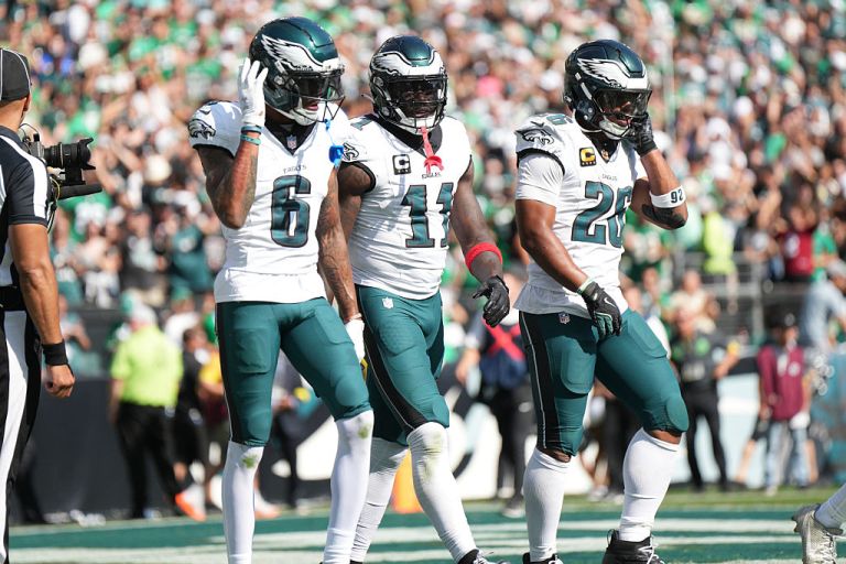 Fantasy Football Cheat Sheet: Top DraftKings NFL DFS Plays for Week 14 Monday Night Football